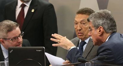 Senador Antonio Anastasia, Presidente da CCJ, senador Edson Lobão e Relator Romero Jucá na votação da reforma trabalhista.