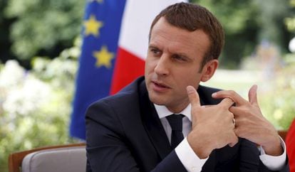 Emmanuel Macron, no Palácio do Eliseu, nesta terça-feira durante a entrevista.