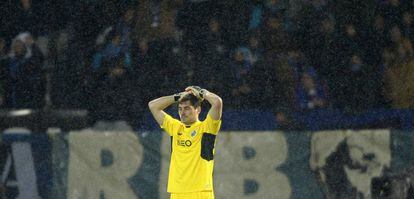 Iker Casillas lamenta sua falha no jogo contra o Vitória de Guimarães.