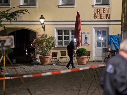 O lugar da explos&atilde;o em Ansbach, Alemanha. 
