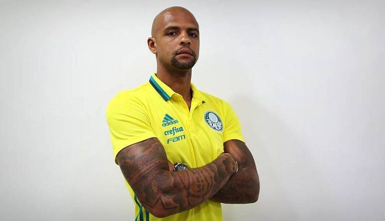 Suspenso por briga no Uruguai, Felipe Melo endossa Bolsonaro.