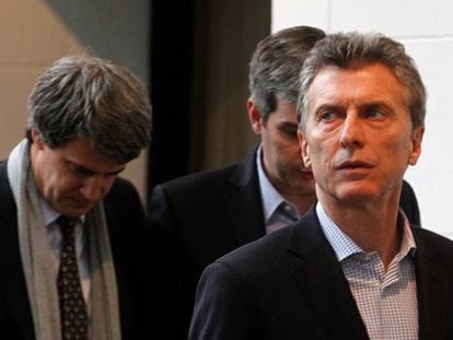 Macri com seu ministro de Economia, Alfonso Prat- Gay.