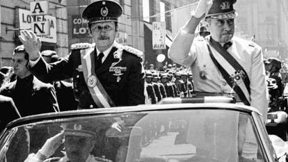 Pinochet (à direita) e o paraguaio Alfredo Stroessner, em 1974.