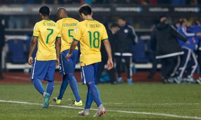 Jogadores brasileiros ap&oacute;s a derrota para o Paraguai.