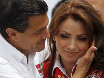 Angélica Rivera com seu marido, o presidente mexicano Enrique Peña Nieto, na campanha eleitoral de 2012.