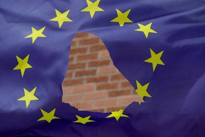 Bandeira rasgada da Uni&atilde;o Europeia em Knutsford Cheshire.