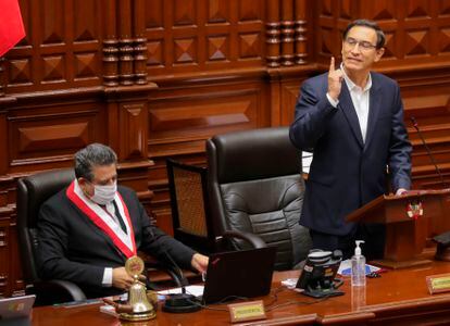 O presidente do Peru, Martín Vizcarra, ao discursar na sexta-feira, 18 de setembro perante o Congresso. Parlamento arquivou processo de impeachment.
