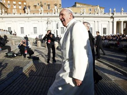 O papa Francisco chega ao Vaticano o 17 de dezembro, quando cumpria 78 anos.