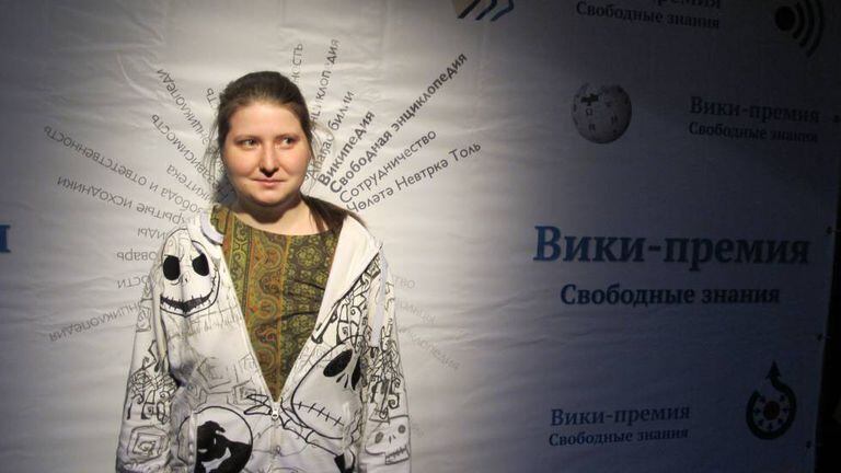 Alexandra Elbakyan, a fundadora de Sci-Hub, durante os prêmios Wiki 2016.