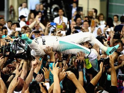 Rosberg celebra a conquista de seu primeiro título na F-1.