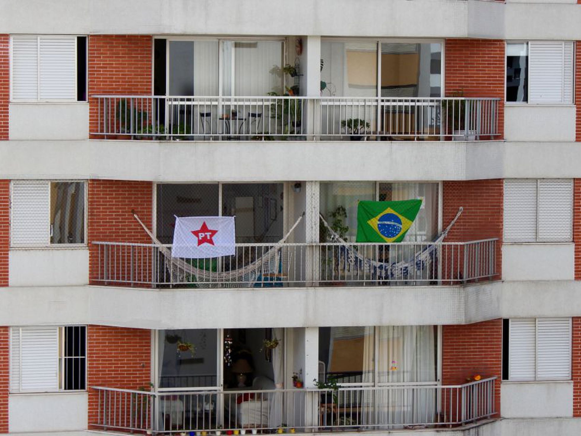 Pontos de Leitura/Fios do Tempo. A política no Brasil como