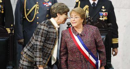 A presidenta do Senado chileno e Michelle Bachelet.