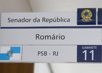 Romário ocupa gabinete 11 no Senado, mesmo número de sua camisa na época em que jogava.
