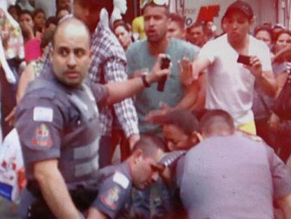 Captura de um dos vídeos da morte do ambulante em São Paulo.