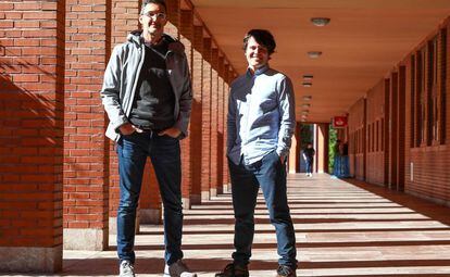 Juan Tapiador (esquerda) e Narseo Vallina-Rodríguez, chefes da pesquisa sobre o software pré-instalado nos celulares Android.
