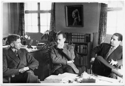 Da esquerda para a direita, Ronald Kuhn, Michel Foucault e Georges Verdeaux.