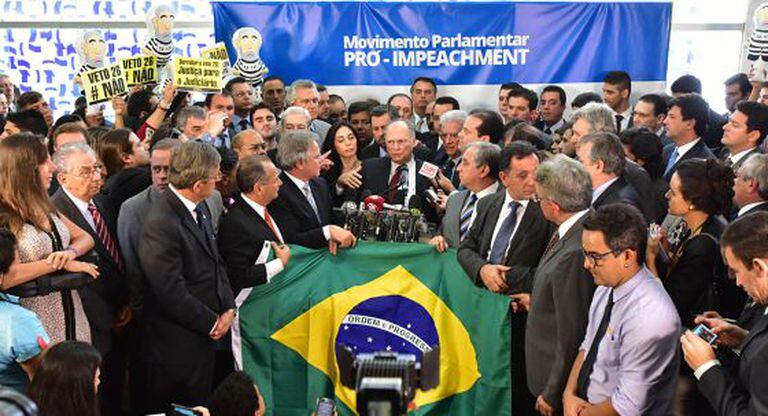 Deputados lançam a frente Pró Impeachment.