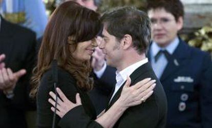 Cristina Kirchner junto a seu ministro da Economia, Axel Kicillof.