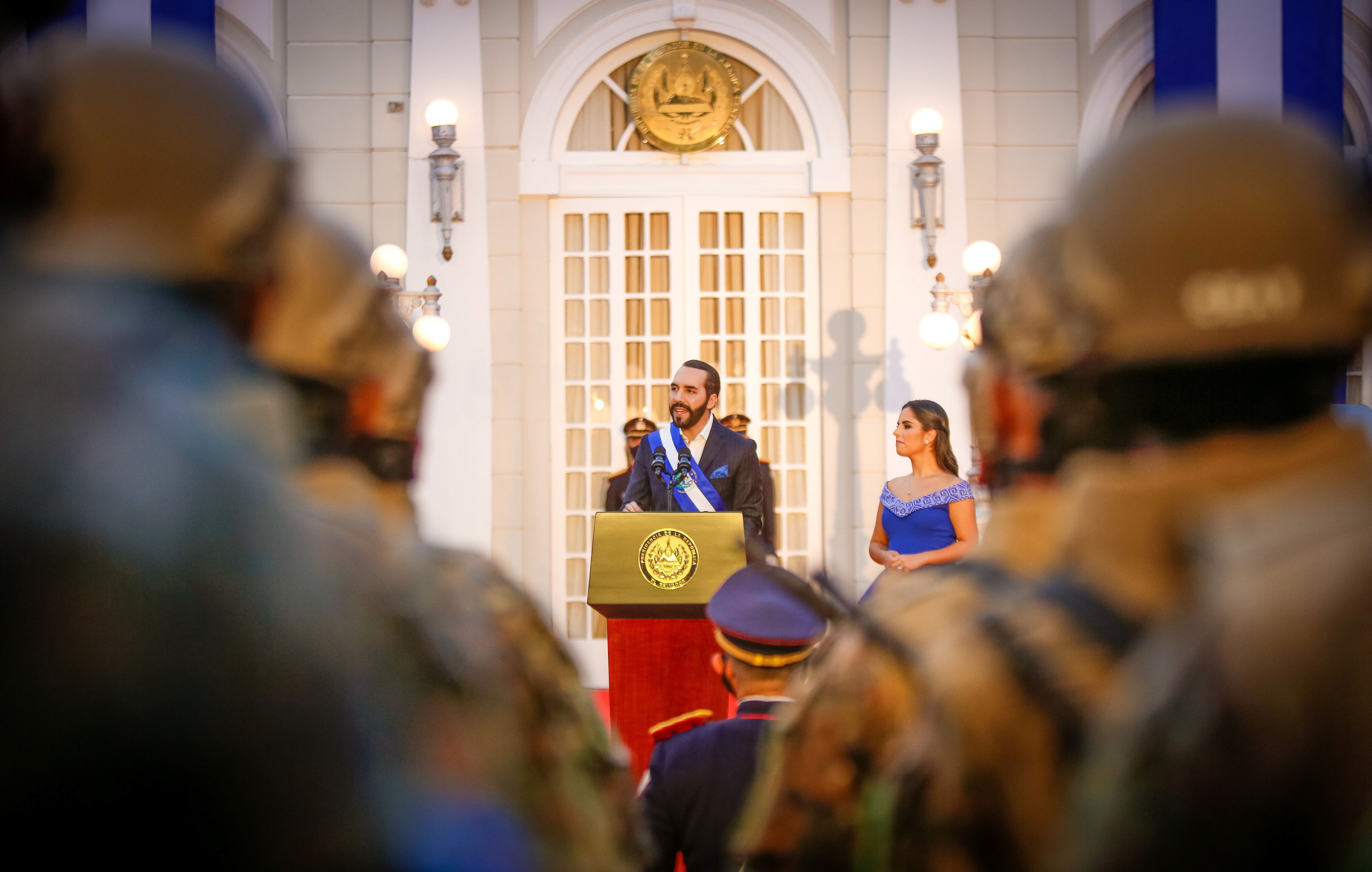 O presidente Bukele, durante sua mensagem na cerimônia do bicentenário da independência, na noite de 15 de setembro. 