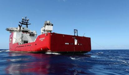 O barco 'Ocean Shield', que busca o sinal da caixa-preta do MH370.