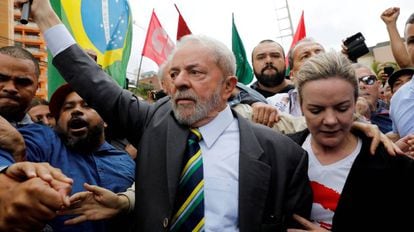 Lula e Gleisi antes de ex-presidente prestar depoimento a Moro em Curitiba no dia 10 de maio de 2017