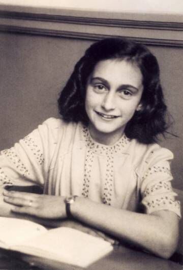 Ana Frank, em uma fotografia de dezembro de 1941.