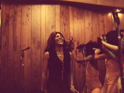 Tina Turner e as Ikettes, em 1973, em imagem do documentário ‘Tina’.