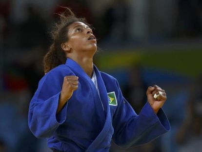 A judoca Rafaela Silva, ao ganhar o ouro, nesta segunda.