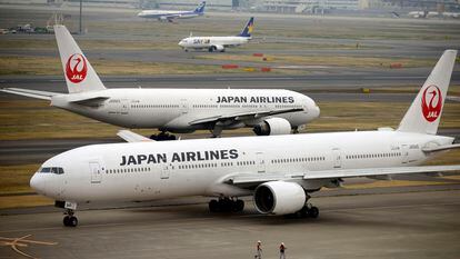 Dois Boeings 777 da Japan Airlines, no aeroporto Haneda, de Tóquio, em 2014.
