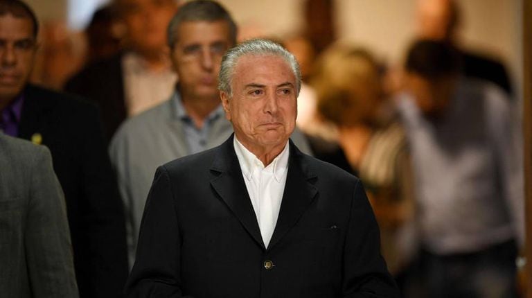 Temer ao chegar para pronunciamento no sábado.