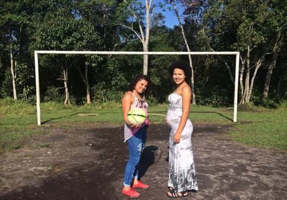 As irmãs Sidineia e Silvani, que, durante a gravidez, sofre por não poder participar dos jogos.