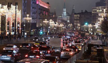 Congestionamento na rua Tverskaya de Moscou.