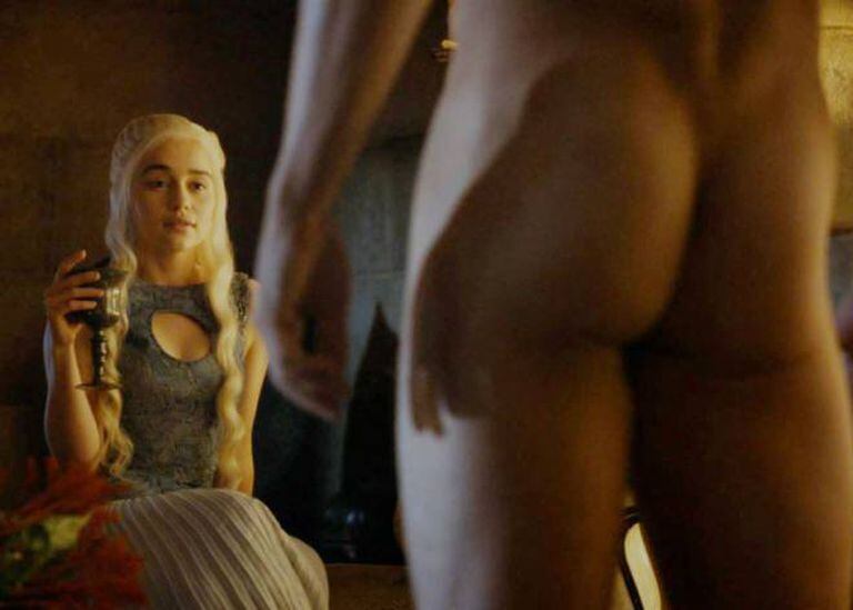 Daenerys em uma cena de Game of Thrones. O empoderamento feminino era isso?