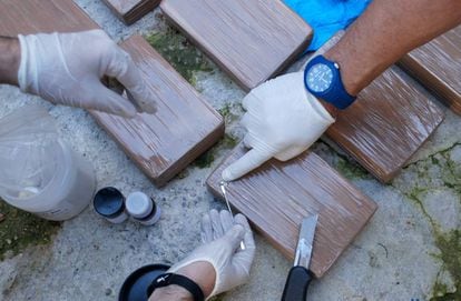 Carregamento de cocaína apreendida pelos policiais catalães em 2014.