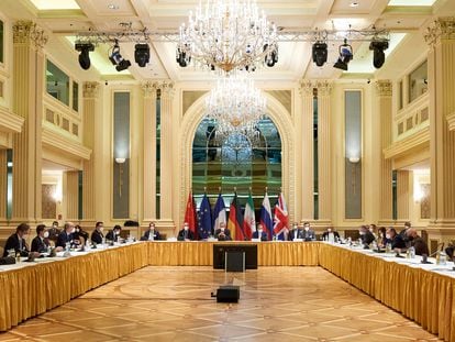 Imagem da reunião da comissão do pacto nuclear, nesta terça-feira, em Viena.
