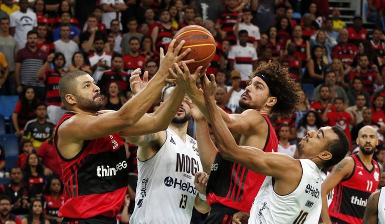 Basquete brasileiro celebra 10 anos de NBB sem voltar a ...