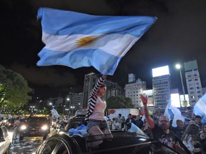 Apoiadores de Macri comemoram em Buenos Aires a eleição de seu candidato.