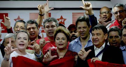 Dirigentes do PT em reunião em São Paulo após guerra de decisões sobre Lula. 