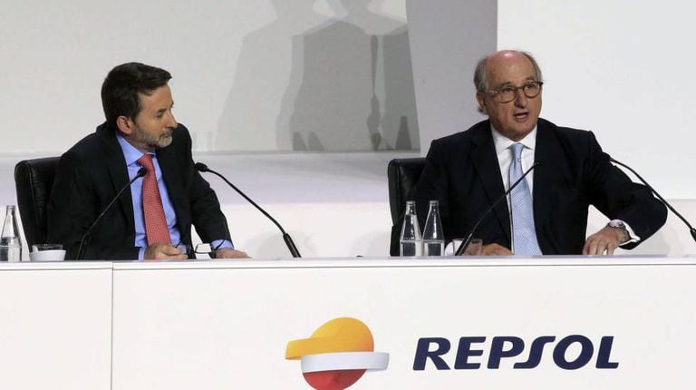À direita, Antonio Bufrau, ao lado do CEO, Josu Jon Imaz.