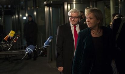 Os sociais-democratas Hannelore Kraft e Frank-Walter Steinmeier, após o acordo.