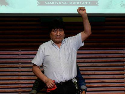 Evo Morales, ex-presidente da Bolívia, após coletiva de imprensa em Buenos Aires nesta segunda-feira, 19 de outubro.