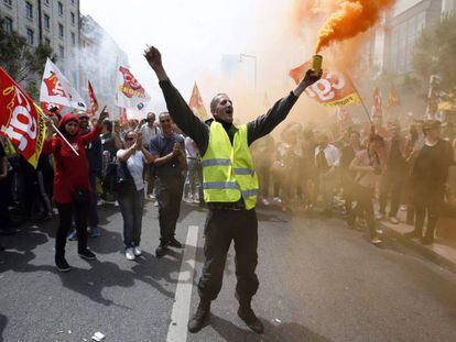Sindicalistas da CGT participam de manifestação em Marselha, em 26 de maio de 2016.