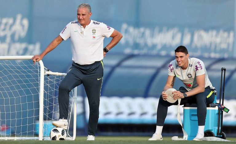Tite e o filho Matheus Bachi, em treino da seleção brasileira.