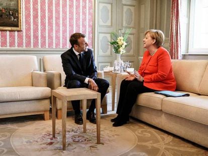 Emmanuel Macron e Angela Merkel, em junho de 2018 em Meseberg (Alemanha). 