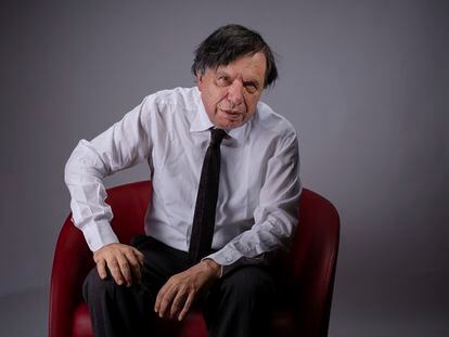 Giorgio Parisi posa na sexta-feira passada após ser reconhecido com o Nobel de Física.