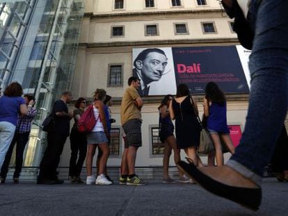 Filas para a exposição de Dalí em Madri.