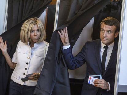 O presidente Macron e sua esposa, Brigitte, votam em Touquet.
