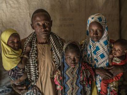 A desnutrição ameaça dezenas de milhares de pessoas que permanecem refugiadas no deserto