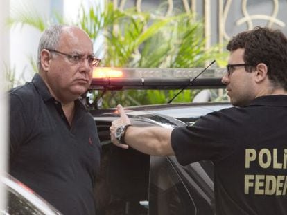 O ex-diretor da Petrobras, Renato Duque, ao ser preso no Rio.