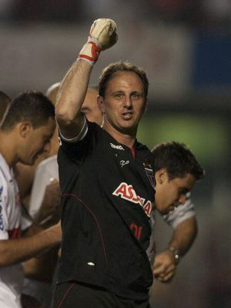 Ceni em um jogo da Copa Libertadores de América em 2010.